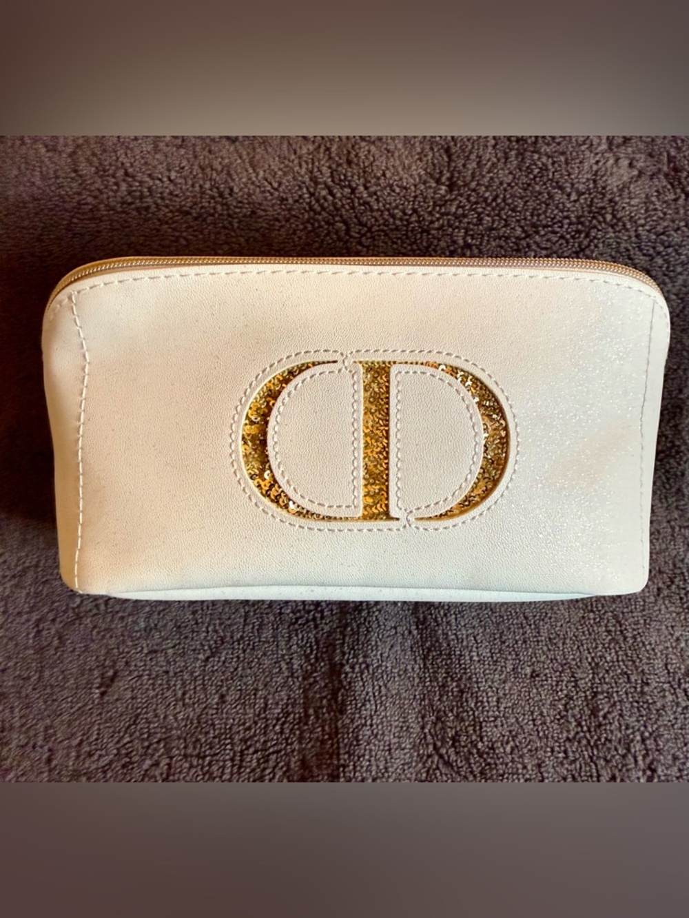Christian Dior cosmetic case with Gold Logo Detail - Picture 2 of 8